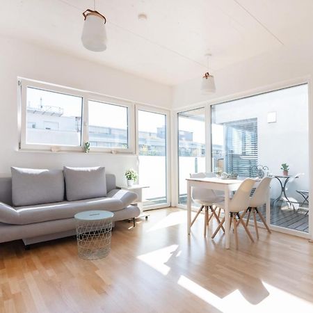 Helles, Neues Dg Apartment Mit Blick Zum Donauturm ウィーン エクステリア 写真