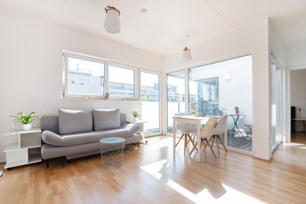 Helles, Neues Dg Apartment Mit Blick Zum Donauturm ウィーン エクステリア 写真