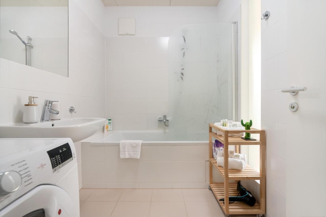 Helles, Neues Dg Apartment Mit Blick Zum Donauturm ウィーン エクステリア 写真