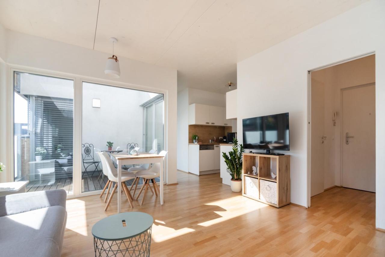 Helles, Neues Dg Apartment Mit Blick Zum Donauturm ウィーン エクステリア 写真