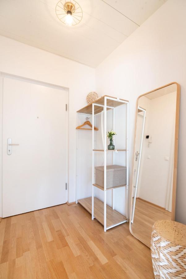 Helles, Neues Dg Apartment Mit Blick Zum Donauturm ウィーン エクステリア 写真