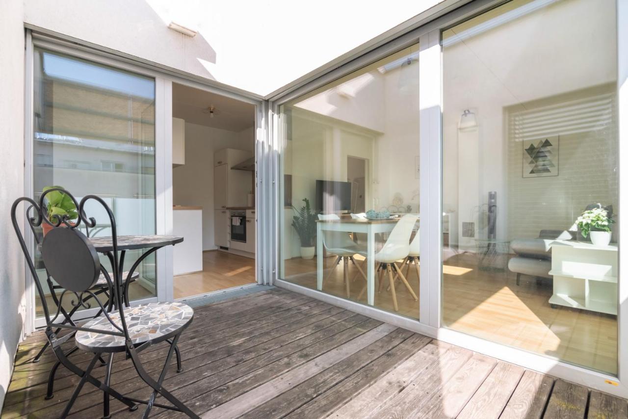 Helles, Neues Dg Apartment Mit Blick Zum Donauturm ウィーン エクステリア 写真